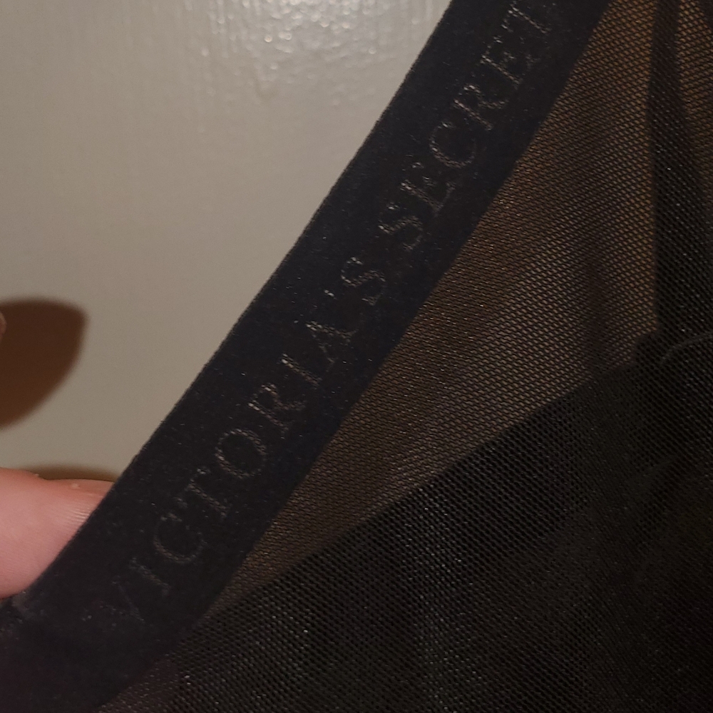 Victoria's Secret sheer Luxe Plunge bra - Picture 2 of 3